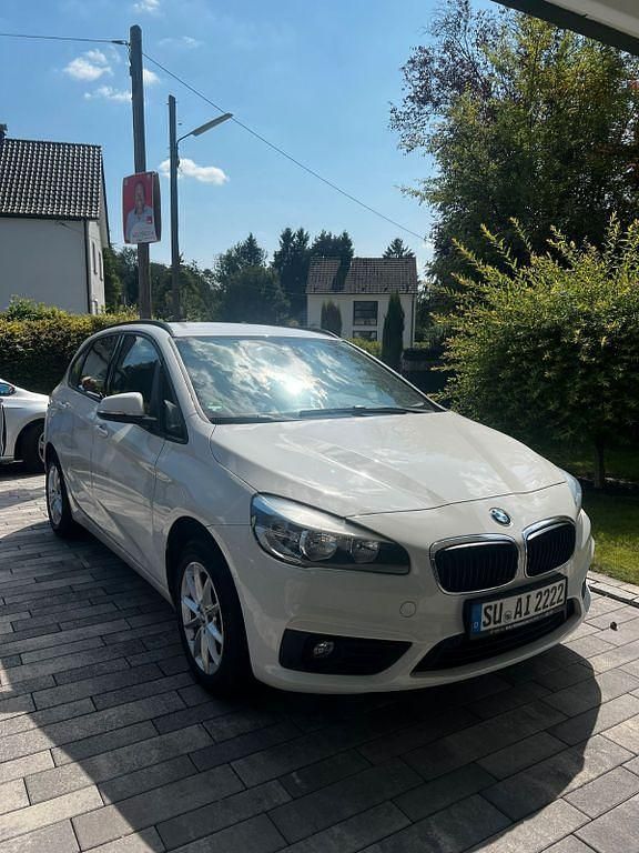 Weiß Gebraucht 2017 BMW 218 Active Tourer Advantage Van / Kleinbus | 12.900 € (Guter Preis) - Bild 1/4