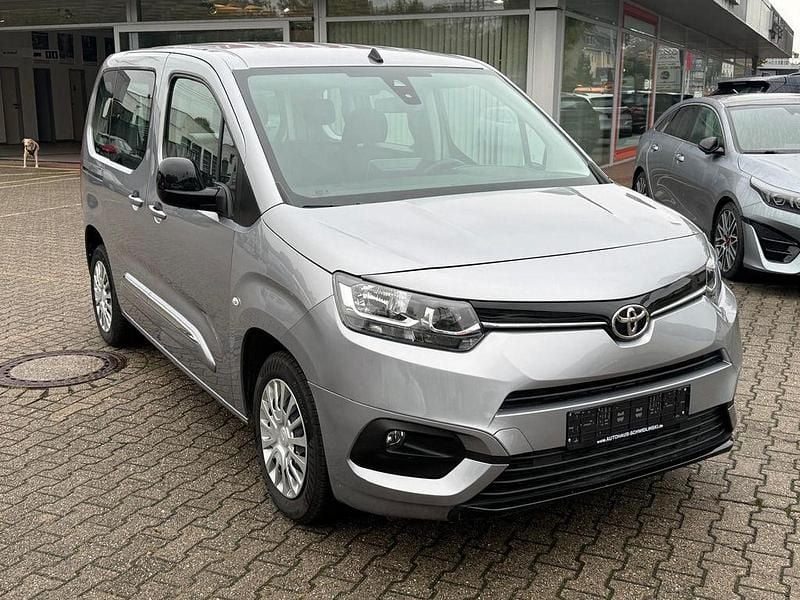 Silber Gebraucht 2023 Toyota Proace Verso Connect Style Kombi | 19.990 € (Superpreis) - Bild 1/4