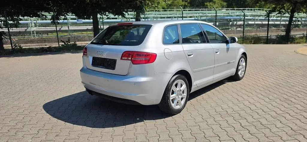 Gebraucht Audi A3 Ambiente 125 PS (91 kW) 2010 Silber Kleinwagen