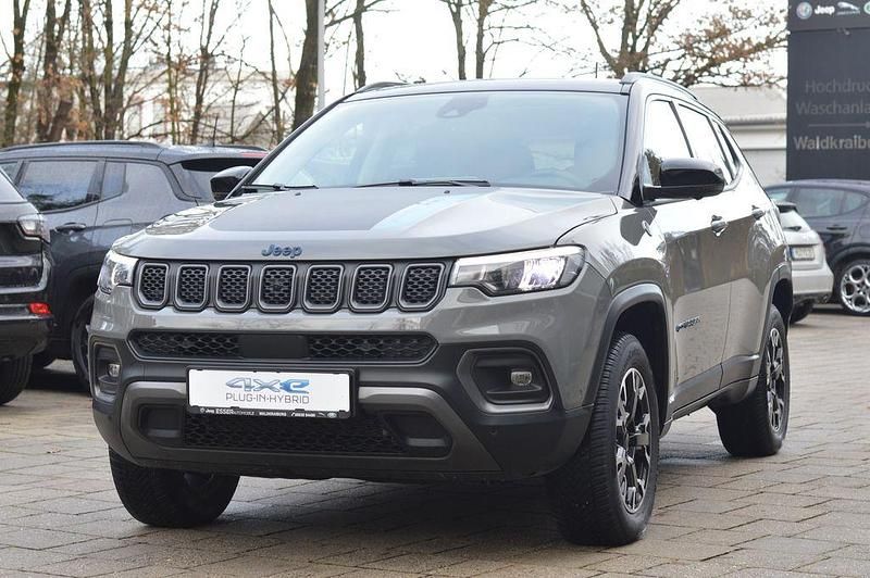 Grau Gebraucht 2023 Jeep Compass Trailhawk SUV | 34.450 € (Teuer) - Bild 1/4