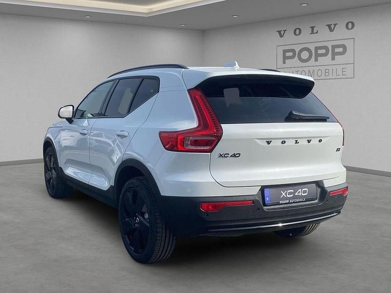 Neu Volvo XC40 Plus 163 PS (119 kW) 2026 Vapour grey SUV
