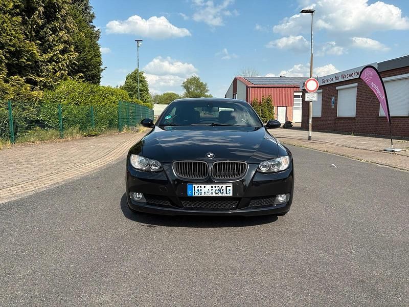 Schwarz Gebraucht 2008 BMW 320 Cabriolet Cabrio | 11.900 € (Fairer Preis) - Bild 1/4