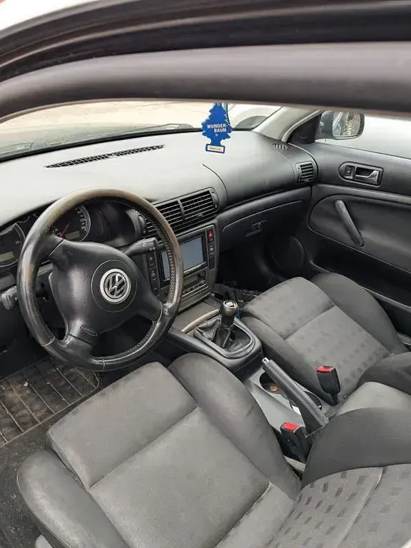 Gebraucht VW Passat 131 PS (96 kW) 2000 Schwarz Kombi
