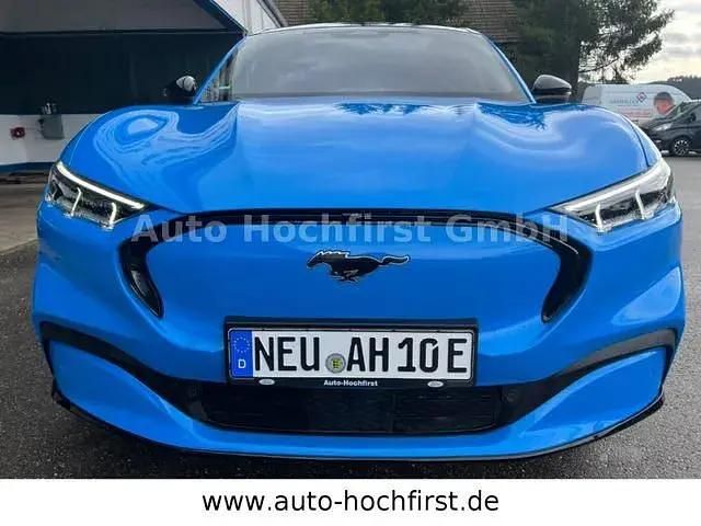 Gebraucht Ford Mustang Mach-E Premium 258 kW (351 PS) 2023 Grabber blue metallic (metallic) SUV