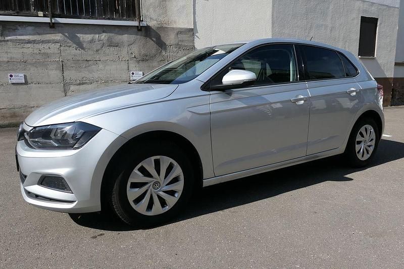 Reflex silber metallic Gebraucht 2020 VW Polo Limousine | 14.690 € (Guter Preis) - Bild 1/4