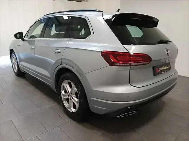 Gebraucht VW Touareg R-line 231 PS (169 kW) 2023 Silber SUV