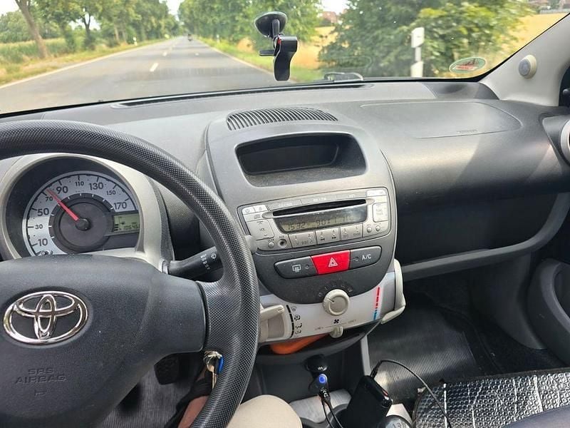 Blau Gebraucht 2008 Toyota Aygo Kleinwagen | 1.899 € (Guter Preis) - Bild 1/4