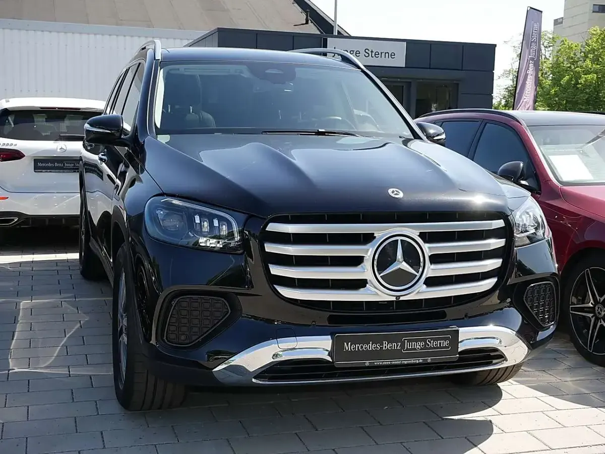 Gebraucht Mercedes GLS450 367 PS (269 kW) 2025 Metalliclack obsidianschwarz SUV