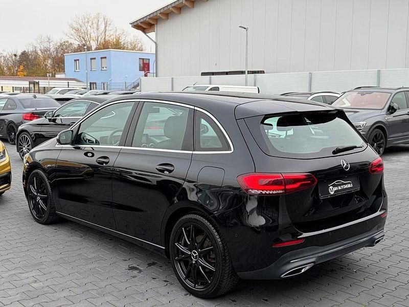 Gebraucht Mercedes B180 Progressive 136 PS (100 kW) 2019 Schwarz Van / Kleinbus