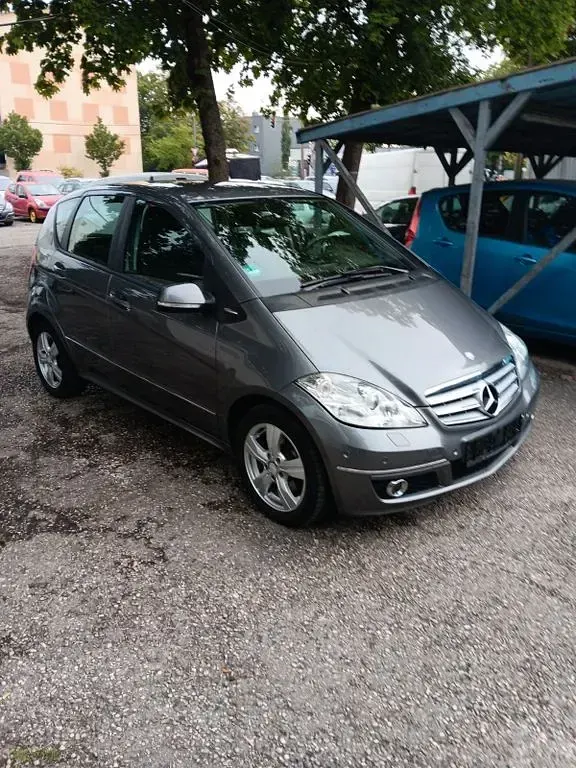 Gebraucht Mercedes A200 Avantgarde 140 PS (102 kW) 2012 Grau Kleinwagen