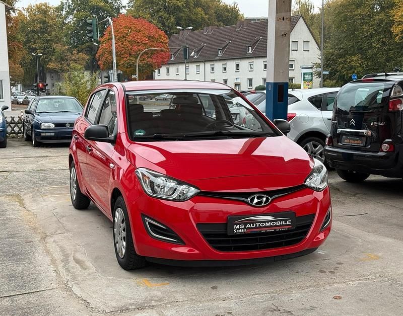 Rot Gebraucht 2013 Hyundai i20 Limousine | 4.400 € (Fairer Preis) - Bild 1/4
