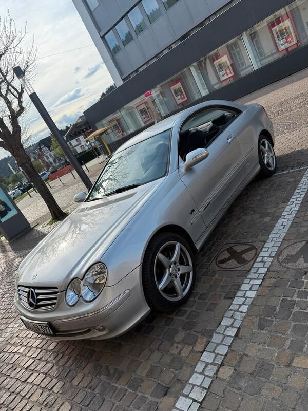 Silber Gebraucht 2002 Mercedes 240 Limousine | 2.638 € - Bild 1/4