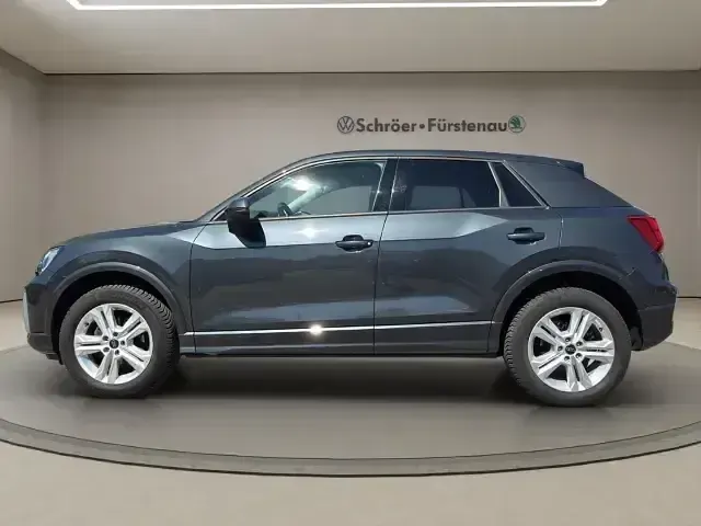 Używany Audi Q2 Advanced 150 KM (110 kW) 2023 Szary SUV