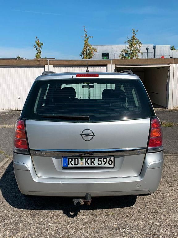 Gebraucht Opel Zafira Edition 140 PS (102 kW) 2006 Silber Van / Kleinbus