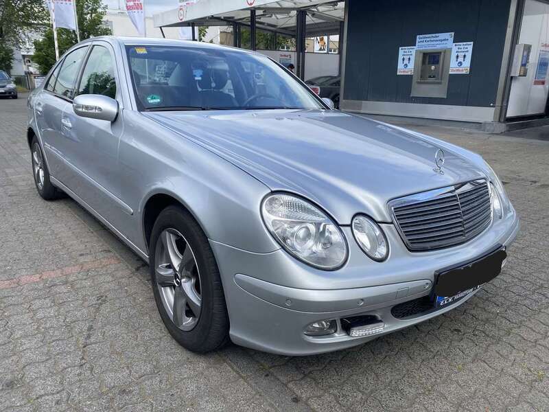 Silber Gebraucht 2006 Mercedes E200 Elegance Limousine | 5.900 € (Guter Preis) - Bild 1/4
