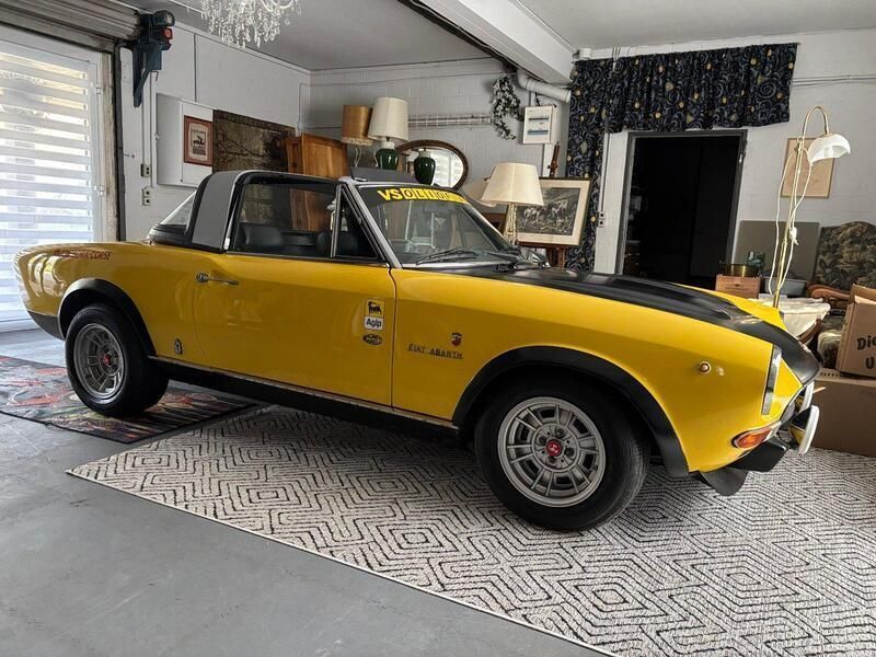 Gelb Gebraucht 1972 Fiat 124 Spider Abarth Cabrio | 21.124 € - Bild 1/4