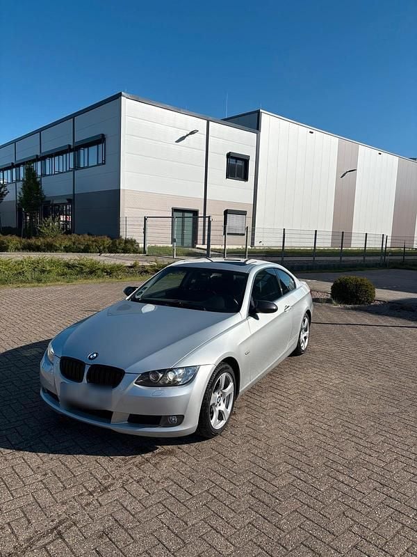 Gebraucht BMW 325 218 PS (160 kW) 2007 Silber Coupé