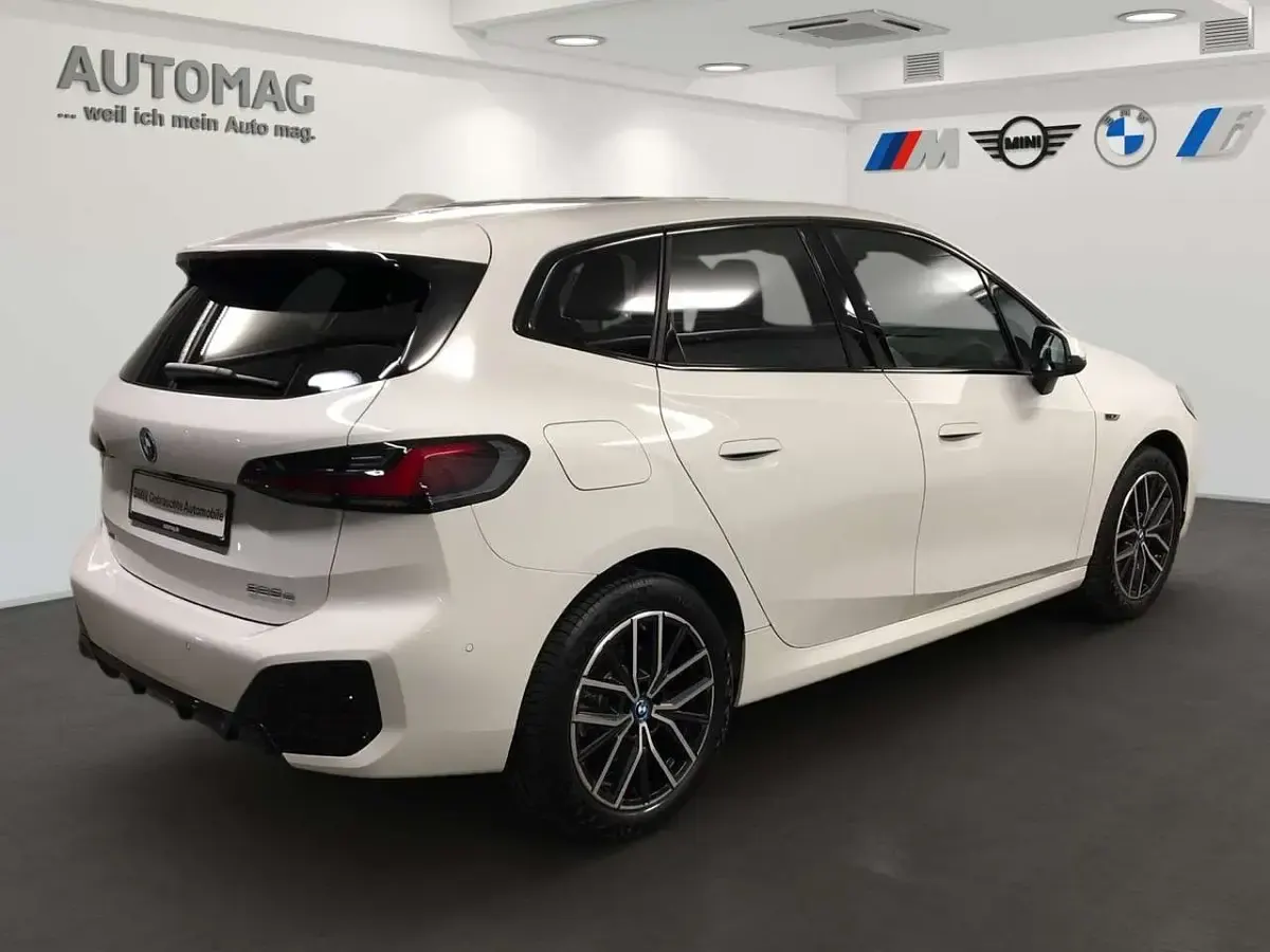 Gebraucht BMW 225 M Sport 245 PS (180 kW) 2023 Weiß Van / Kleinbus