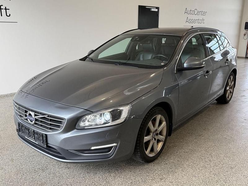 Używany Volvo V60 190 KM (139 kW) 2017 Szary Kombi