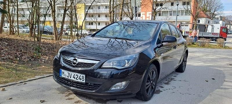Gebraucht Opel Astra Sport 140 PS (102 kW) 2010 Schwarz Limousine