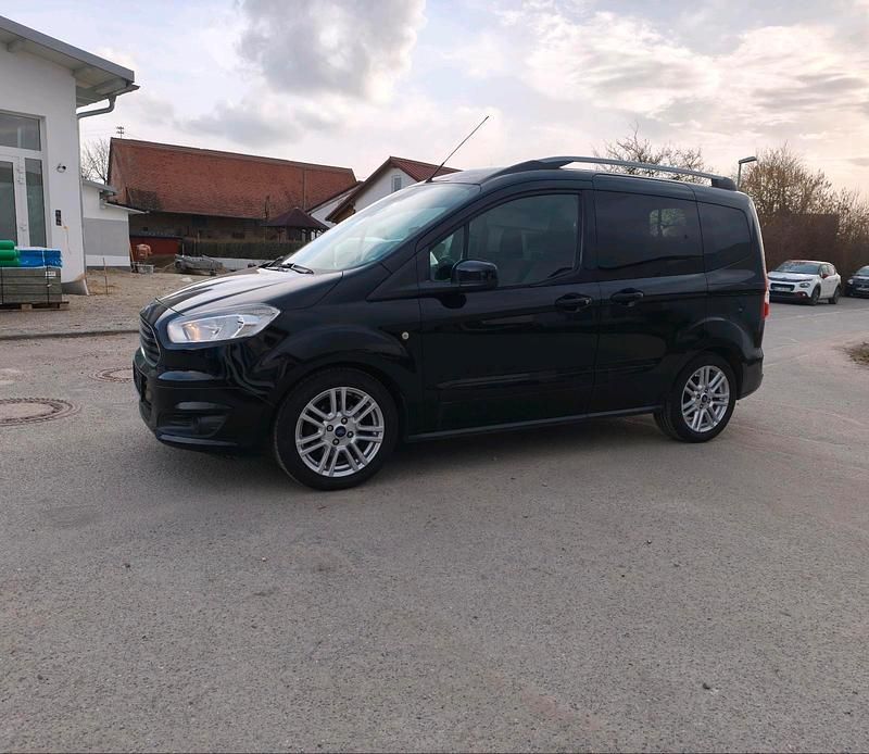 Gebraucht Ford Tourneo Titanium 101 PS (74 kW) 2016 Schwarz Kombi