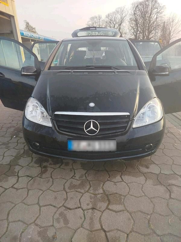 Gebraucht Mercedes A180 109 PS (80 kW) 2011 Schwarz Limousine