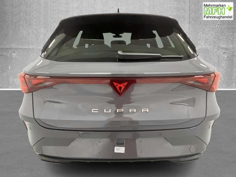 Nouă Cupra Leon 150 CP (110 kW) 2026 Albastru Break