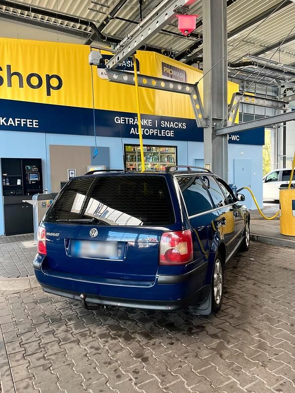 Gebraucht VW Passat 130 PS (95 kW) 2001 Blau Kombi
