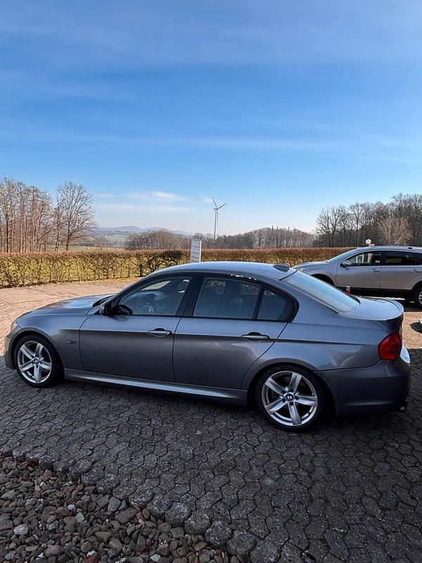 Gebraucht BMW 325 M Sport 218 PS (160 kW) 2009 Grau Limousine