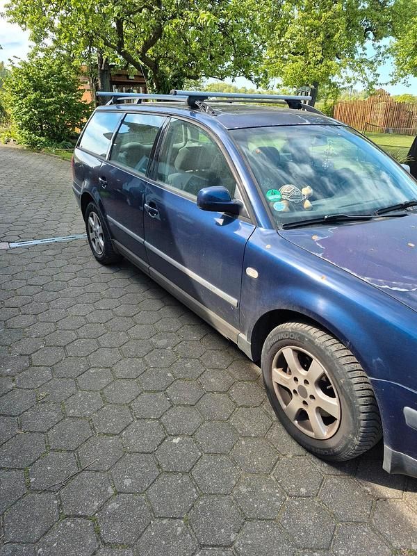Second-hand VW Passat 100 CP (73 kW) 2000 Albastru Break