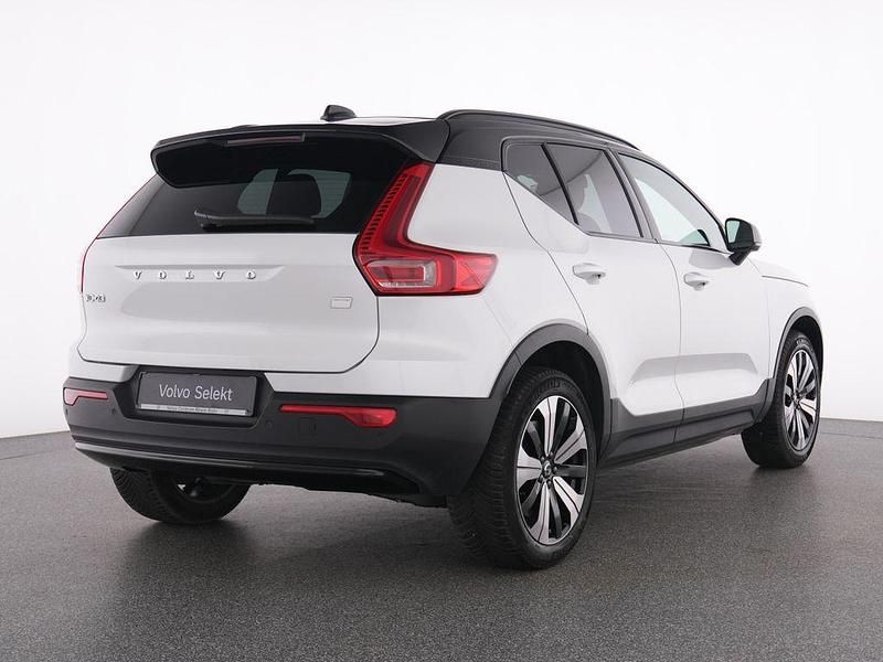 Gebraucht Volvo XC40 Plus 169 kW (231 PS) 2022 Weiß crystal white / metallic SUV