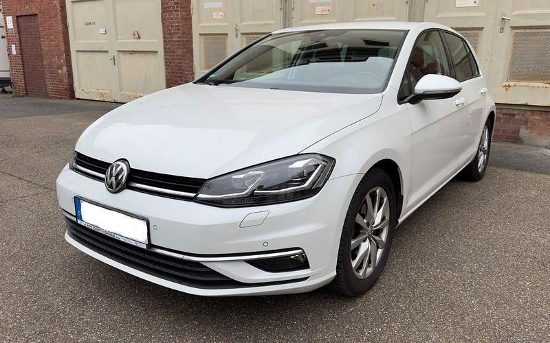 Gebraucht VW Golf VII Highline 150 PS (110 kW) 2017 Weiß Limousine
