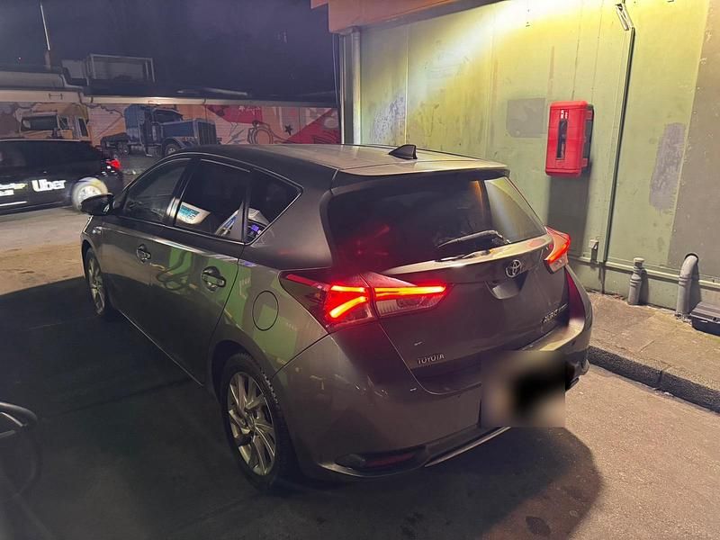 Gebraucht Toyota Auris Hybrid 99 PS (72 kW) 2017 Beige Kombi