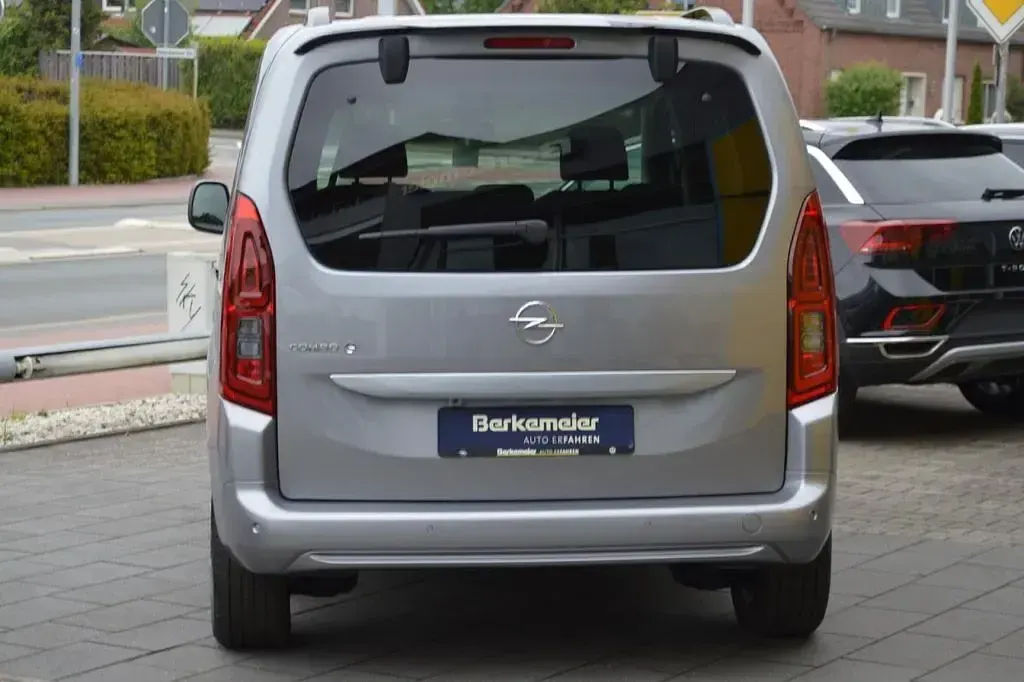 Neu Opel Combo-e Life Ultimate 100 kW (136 PS) 2025 Grau Limousine