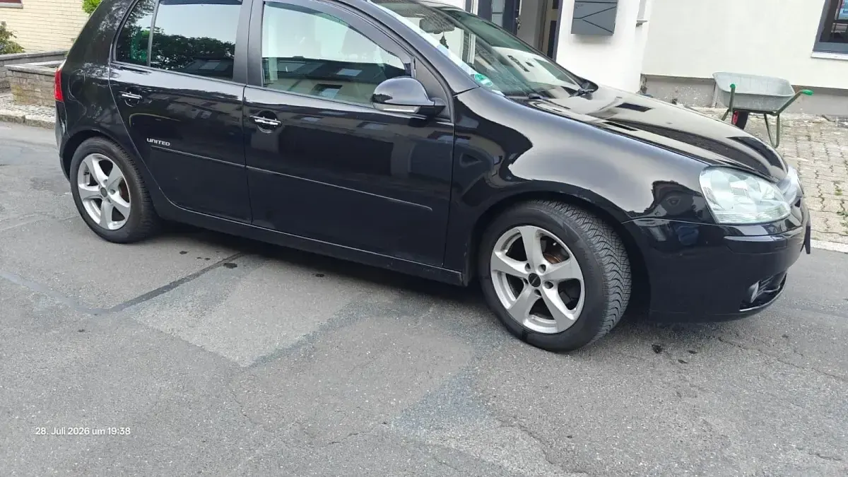 Gebraucht VW Golf V 105 PS (77 kW) 2008 Schwarz Kleinwagen