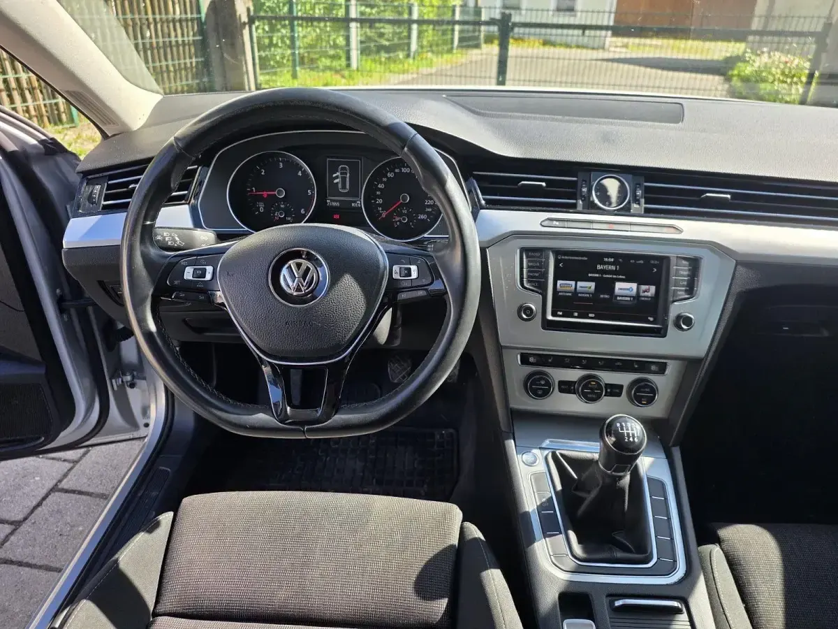 Gebraucht VW Passat Highline 140 PS (102 kW) 2016 Silber Limousine
