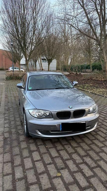Grau Gebraucht 2011 BMW 116 Kleinwagen | 5.800 € (Fairer Preis) - Bild 1/4