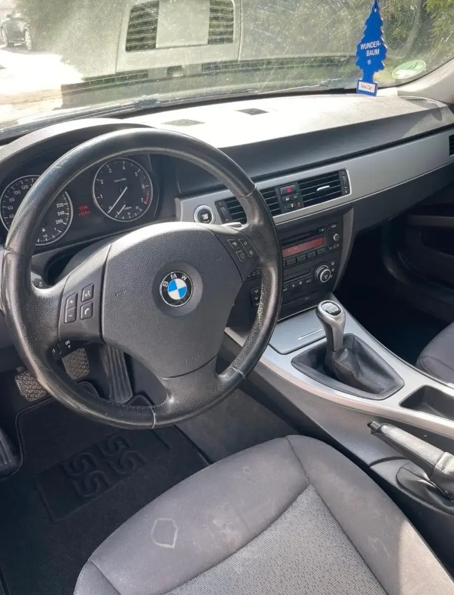 Gebraucht BMW 318 143 PS (105 kW) 2008 Schwarz Kombi