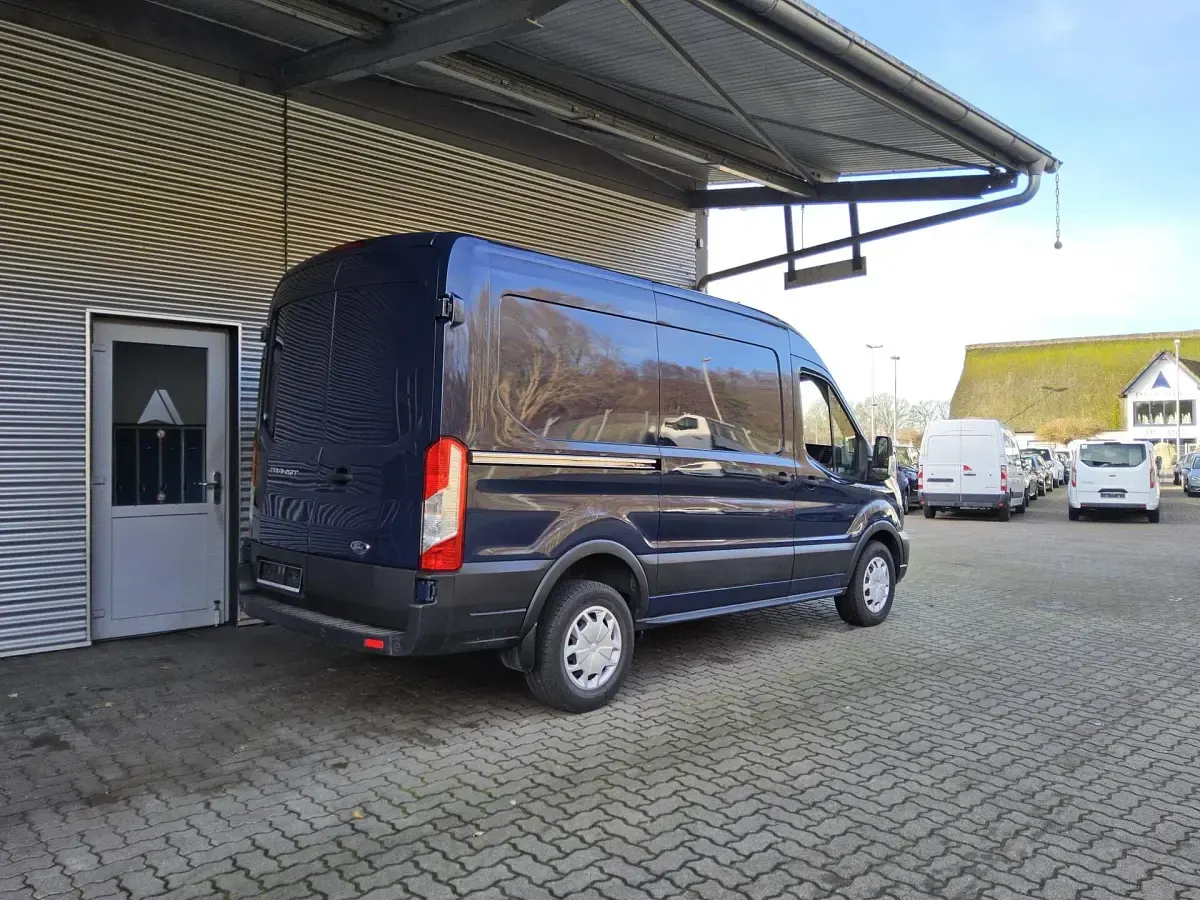 Używany Ford Transit Trend 131 KM (96 kW) 2021 Niebieski Sedan/Limuzyna