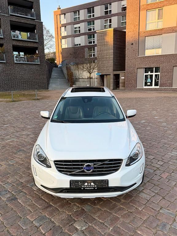 Gebraucht Volvo XC60 190 PS (139 kW) 2015 Weiß SUV