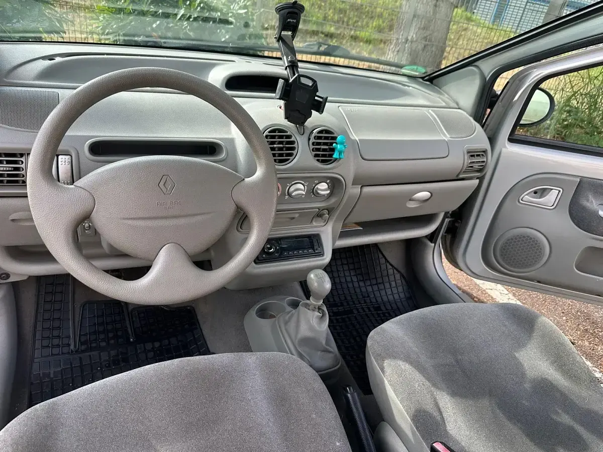 Gebraucht Renault Twingo 75 PS (55 kW) 2001 Grau Kleinwagen