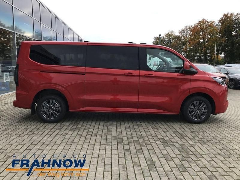 Gebraucht Ford Tourneo Titanium 118 PS (86 kW) 2026 Artisan red Van / Kleinbus