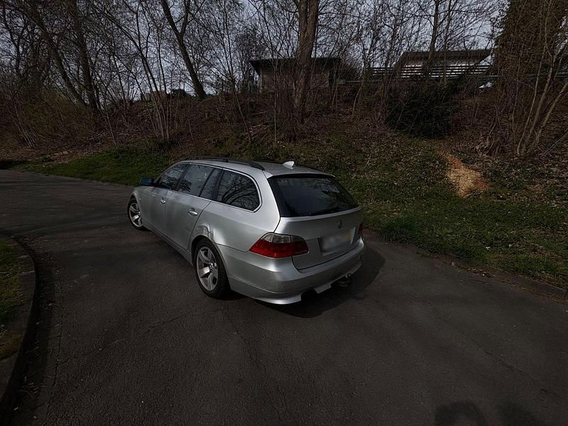 Gebraucht BMW 520 163 PS (119 kW) 2006 Silber Kombi