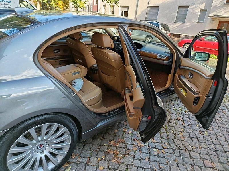 Gebraucht BMW 730 235 PS (172 kW) 2005 Silber Limousine