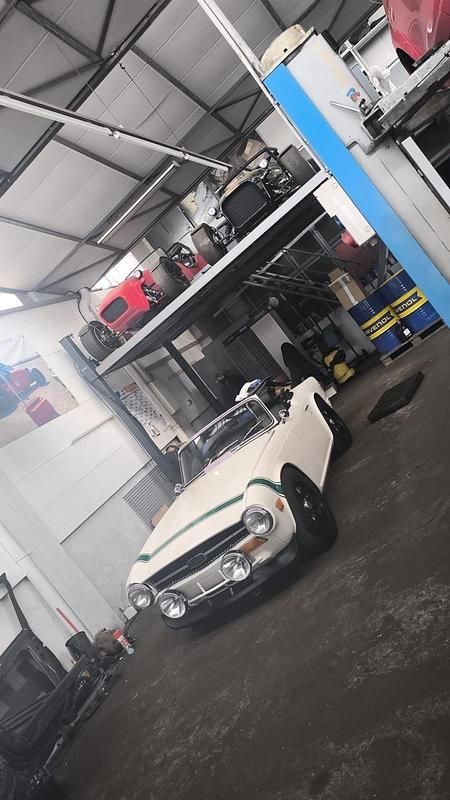 Weiß Gebraucht 1973 Triumph TR6 Cabrio | 29.999 € - Bild 1/4