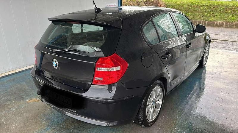 Gebraucht BMW 116 122 PS (89 kW) 2010 Black sapphire metallic Kleinwagen