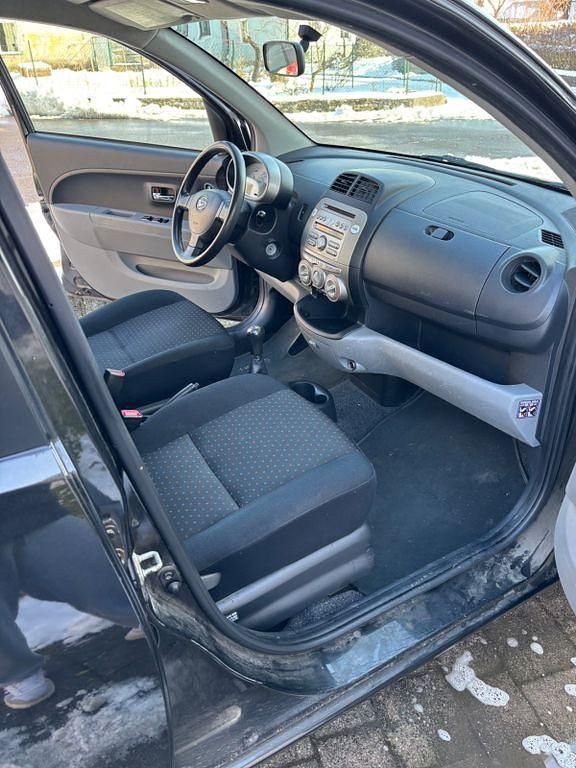 Gebraucht Daihatsu Sirion 69 PS (50 kW) 2010 Schwarz Kleinwagen