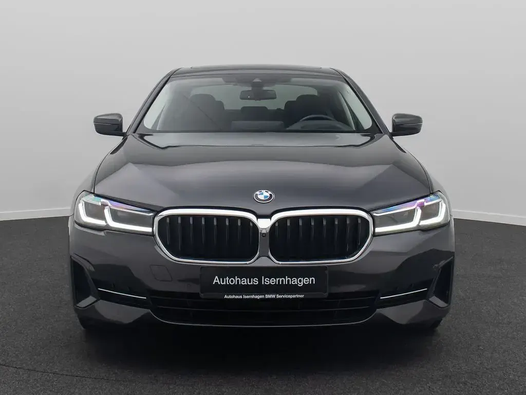 Gebraucht BMW 530 Sport Line 286 PS (210 kW) 2021 Sophistograu brillanteffekt a Limousine
