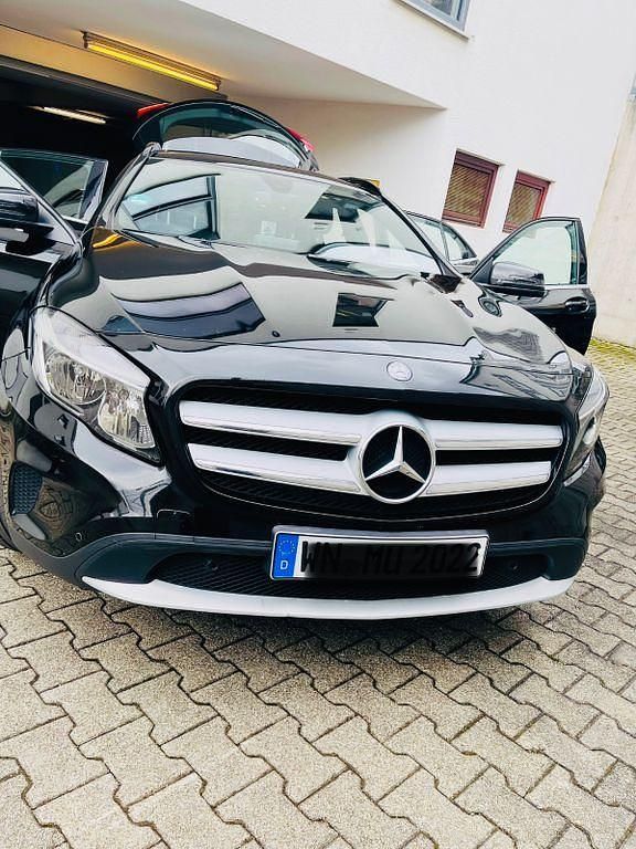 Schwarz Gebraucht 2016 Mercedes GLA200 Edition SUV | 15.000 € (Etwas zu teuer) - Bild 1/4
