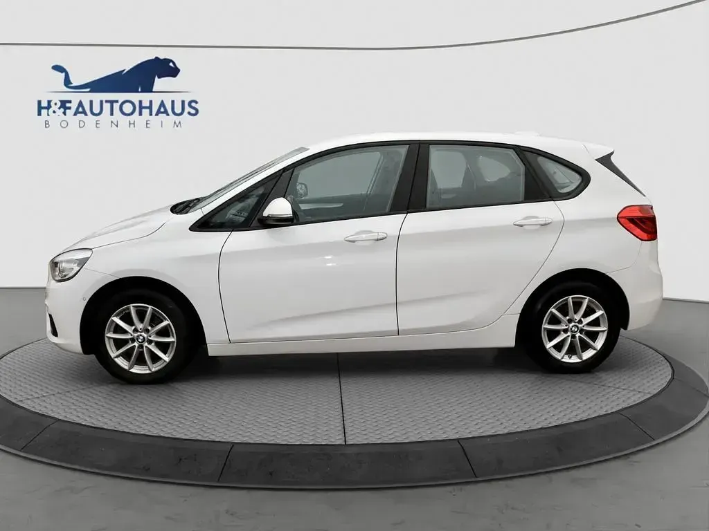 Używany BMW 218 Performance 136 KM (100 kW) 2017 Biały Sedan/Limuzyna